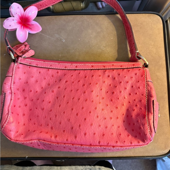 Dooney & Bourke pink ostrich embossed barrel packet bag. - Picture 7 of 11